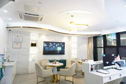 福州美橙口腔门诊收费标准：种植牙2050起+牙齿矫正7200元起