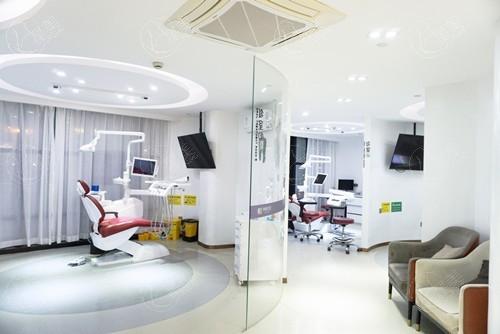 福州美橙口腔门诊收费标准：种植牙2050起+牙齿矫正7200元起