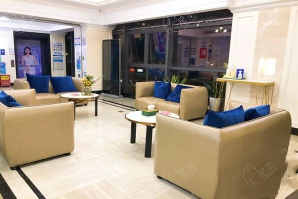 深圳米兰柏羽钟伟洪是正规资质:20多年的临床经验/技术靠谱/认可度高值得选择