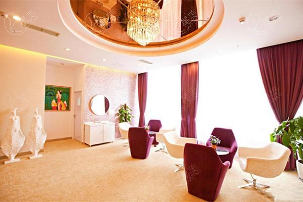 成都美莱熊猛隆胸做的好!在线查看医生的技术实力及收费价格可预约