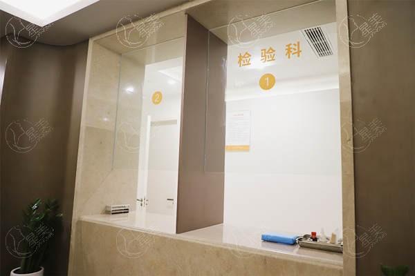 重庆眼袋手术哪家不贵？红外光导祛眼袋选光博士整形价格不贵技术好