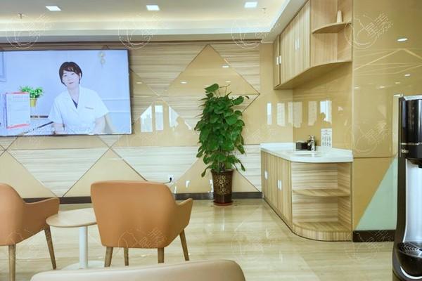 新疆整形美容医院怎么样？看看它的收费价格表和核心技术就知道！