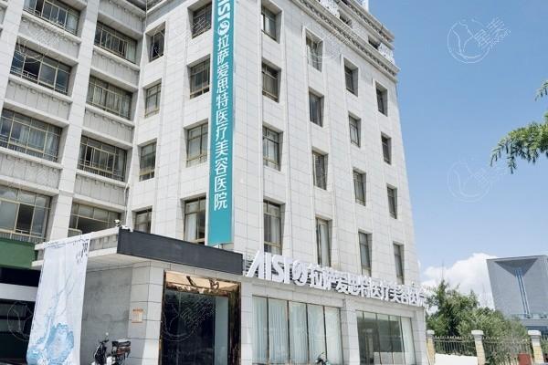 西藏拉萨爱思特整形胸部整形价格表2025：隆胸12000元起，缩胸8800元起，乳房下垂矫正6500+ - 打造完美胸部曲线！