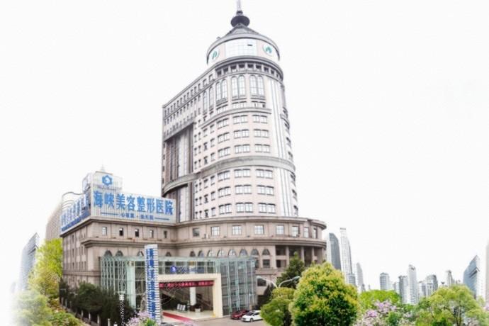 济南假体隆胸哪家手感好自然？傲诺拉/曼托假体授权医院排名解析！
