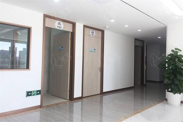 重庆维乐口腔收费标准更新：正规医院种植牙/牙齿矫正/补牙价格表查询不贵