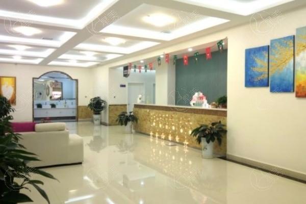 南阳维多利亚整形医院2025价格表：眼鼻/胸部/吸脂项目收费标准新鲜出炉