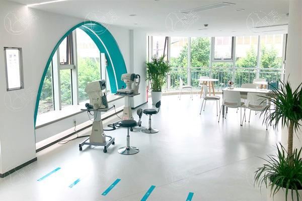 上海新视界眼科医院老视手术收费高不高？查实医生技术牛且口碑好