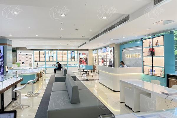 上海新视界眼科医院老视手术收费高不高？查实医生技术牛且口碑好