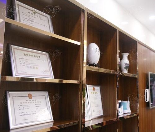 上海美乐口腔种植牙收费标准大揭秘：单颗4500起，种牙技术靠谱口碑好！