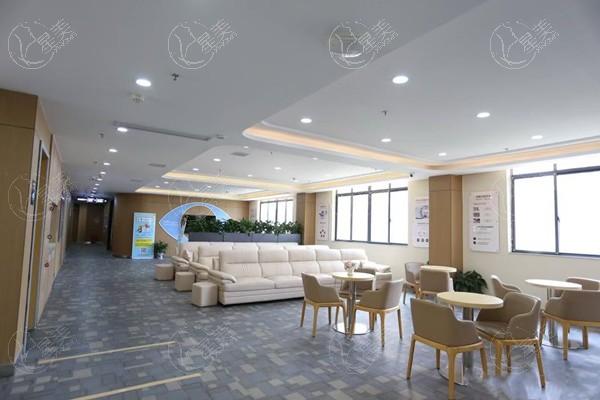 赣州爱尔眼科医院近视眼手术价目表：激光12000起、半飞秒15500 + 晶体植入28500