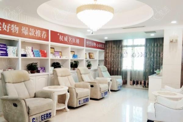 请问襄阳悦美医疗美容靠谱不？结合收费价格和医生经验来判断