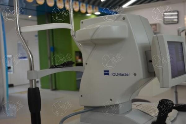 北京华德眼科收费一览：全飞秒近视矫正20500元+视网膜光凝术4000元+