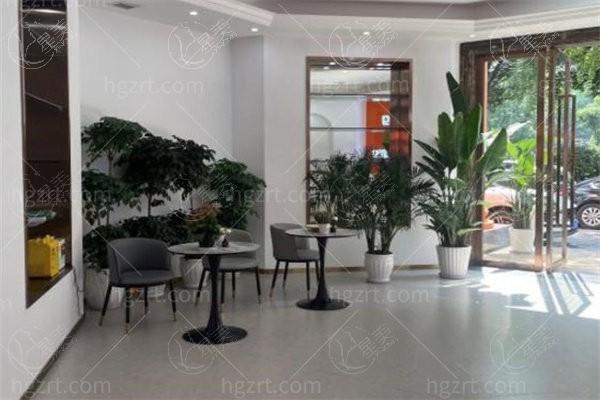 重庆美姿植发连锁好不好？价格公道技术精，医生团队值得信赖