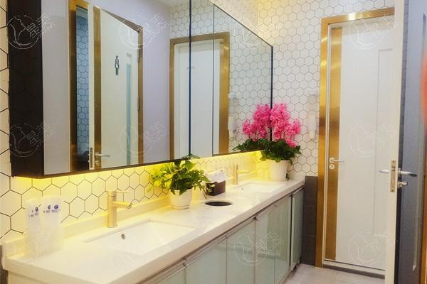 南宁柏乐口腔医院怎么样？网友反馈种牙结果佳不贵  